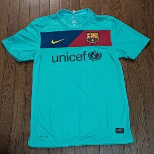 2010 2011 Nike FC Barcelona Andres Iniesta Futbol Kit/Jersey - Size S